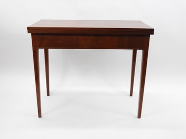 Hepplewhite Taper Leg Game Table