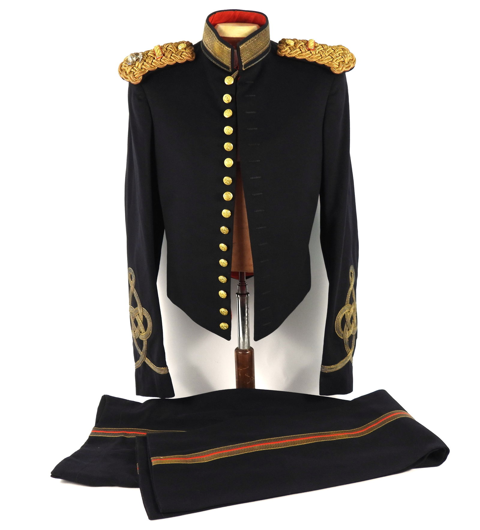 USMC Dress Uniform of Aviator 2nd Lt. Philip May (1 of 12)