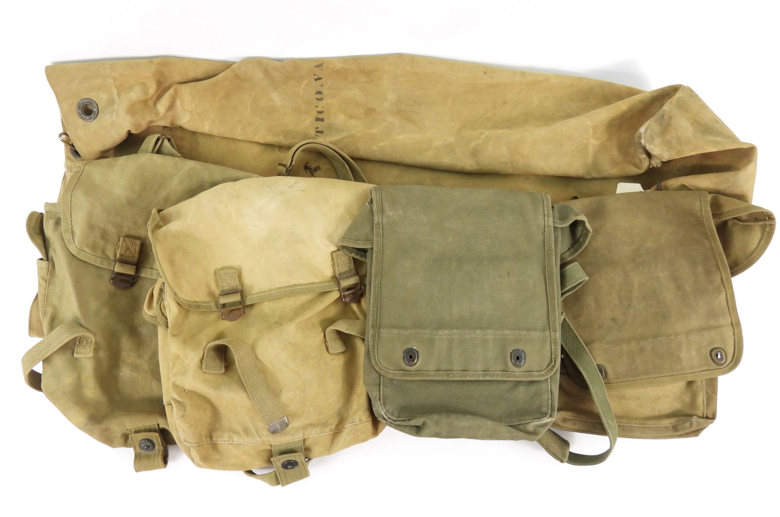 Group of WWII USMC Gear (1 of 12)