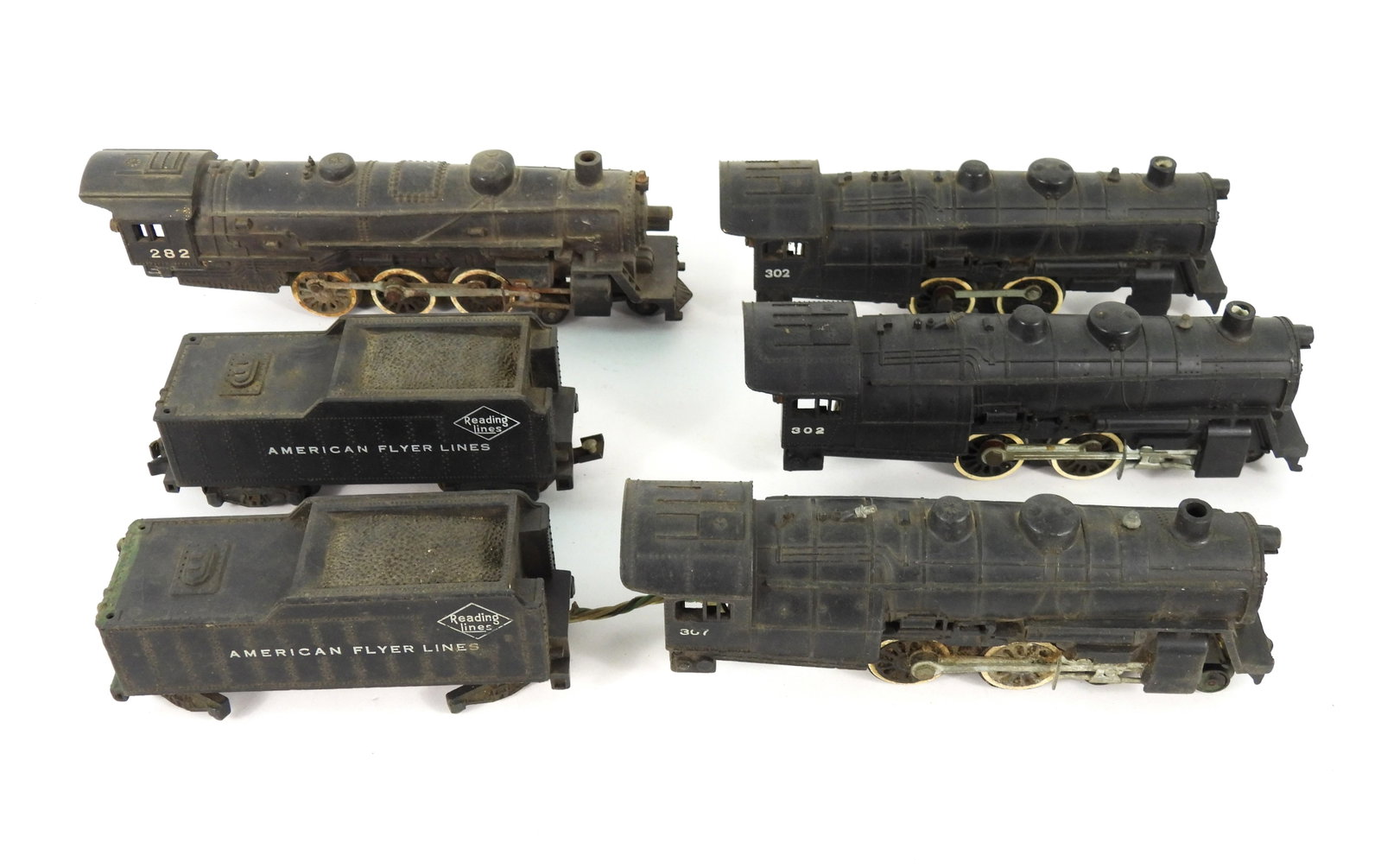 6PC Amercan Flyer Engines & Tender: Includes two 302 engines, a 307 engine, a 282 engine, and two tender cars. From the collection of a Sutton, Massachusetts estate.