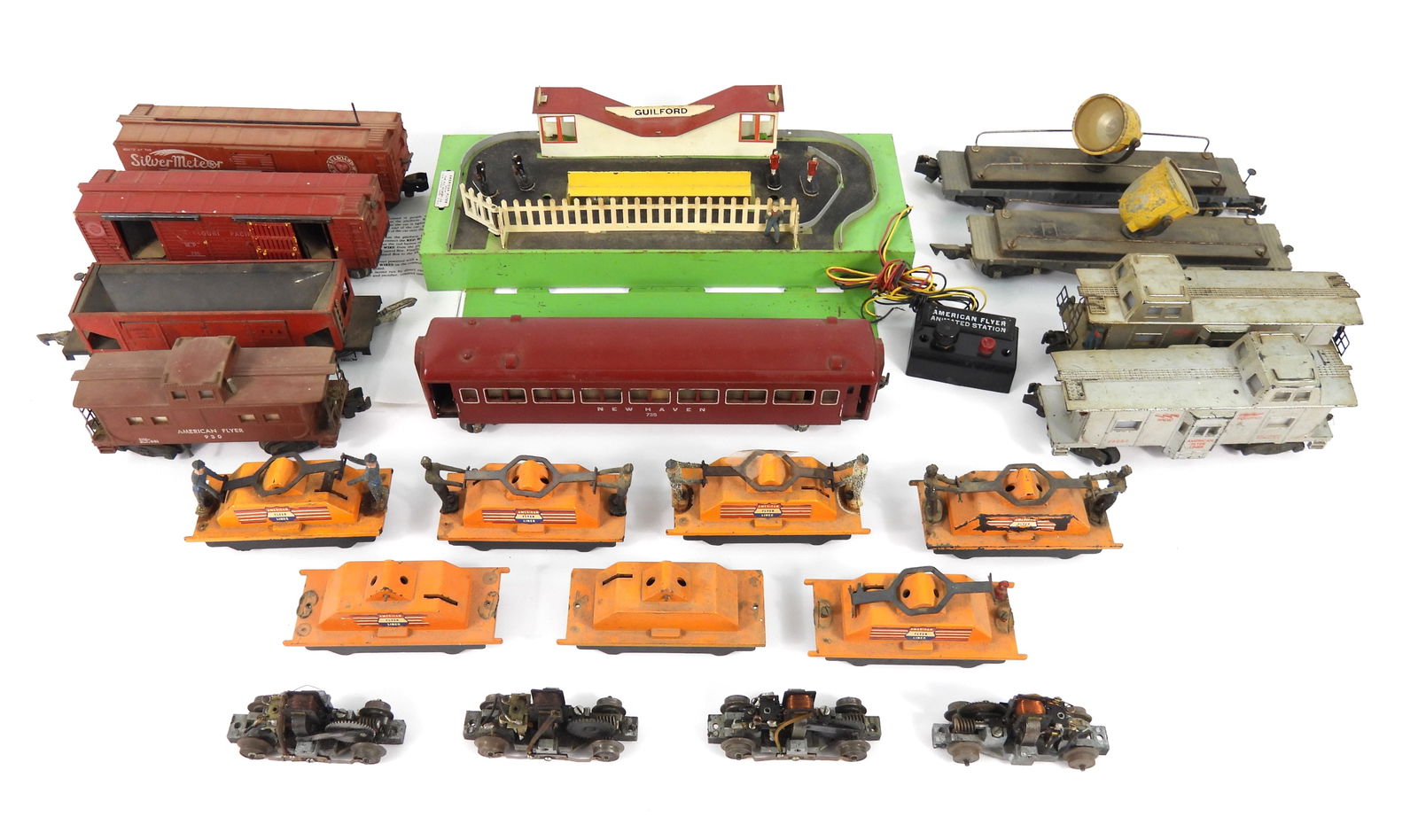 17PC American Flyer Trains & Station (1 of 8)