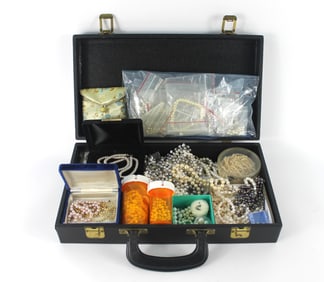 LG Collection Pearl & Costume Necklaces & Beads