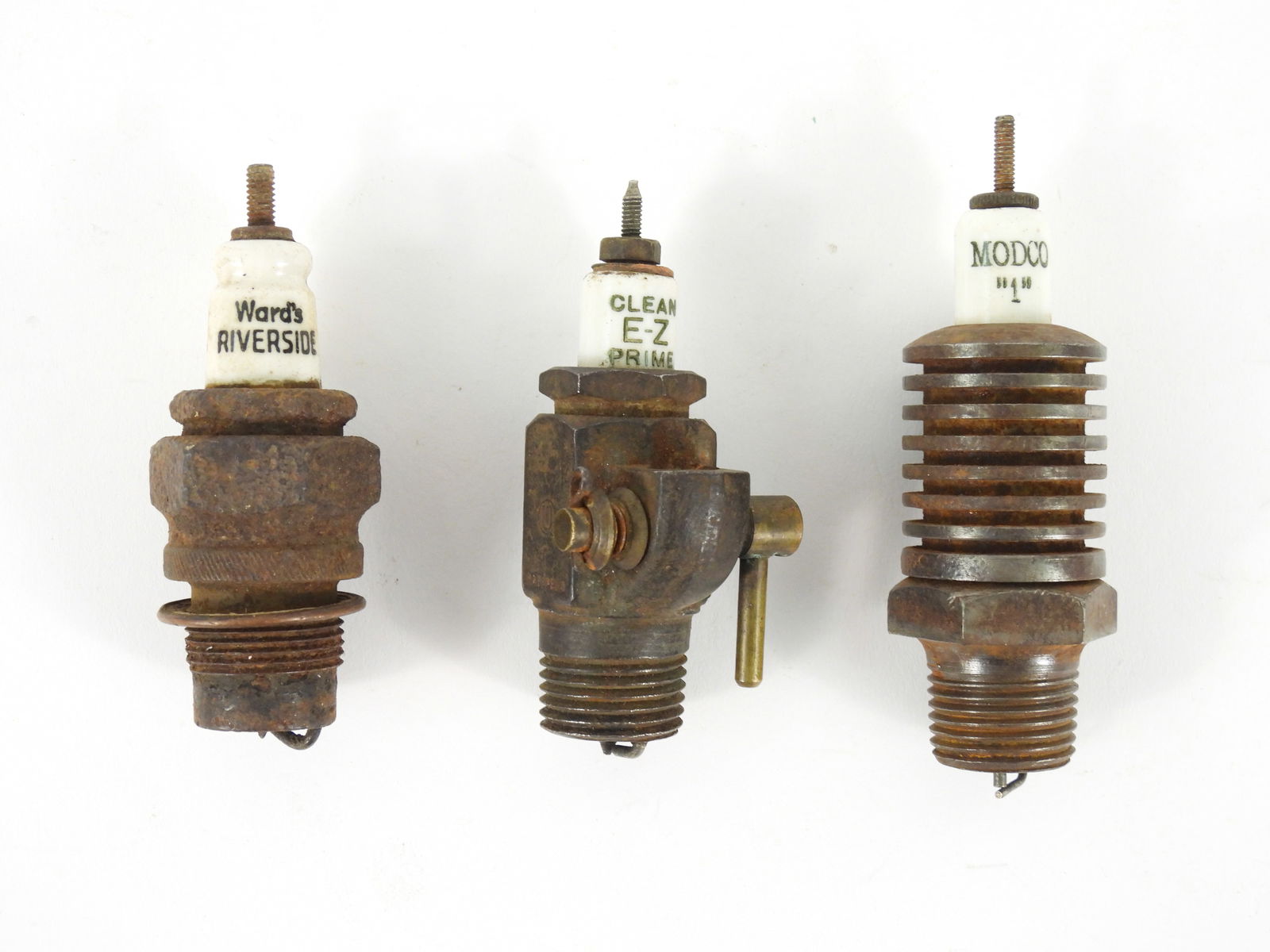 3PC Unusual Antique Automobile Spark Plugs (1 of 4)