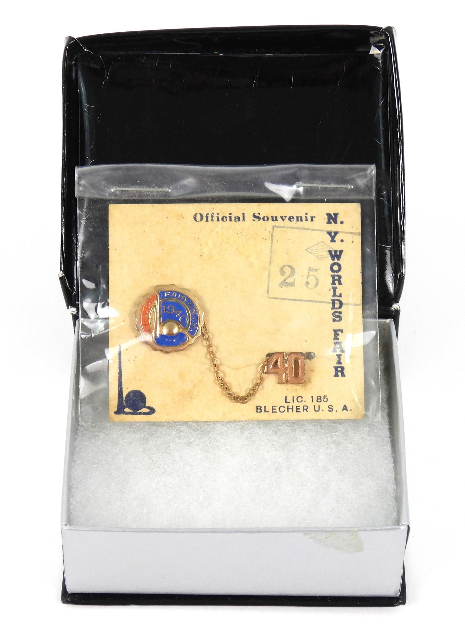 Blecher 1940 NY Worlds Fair Souvenir Lapel Pin (1 of 4)