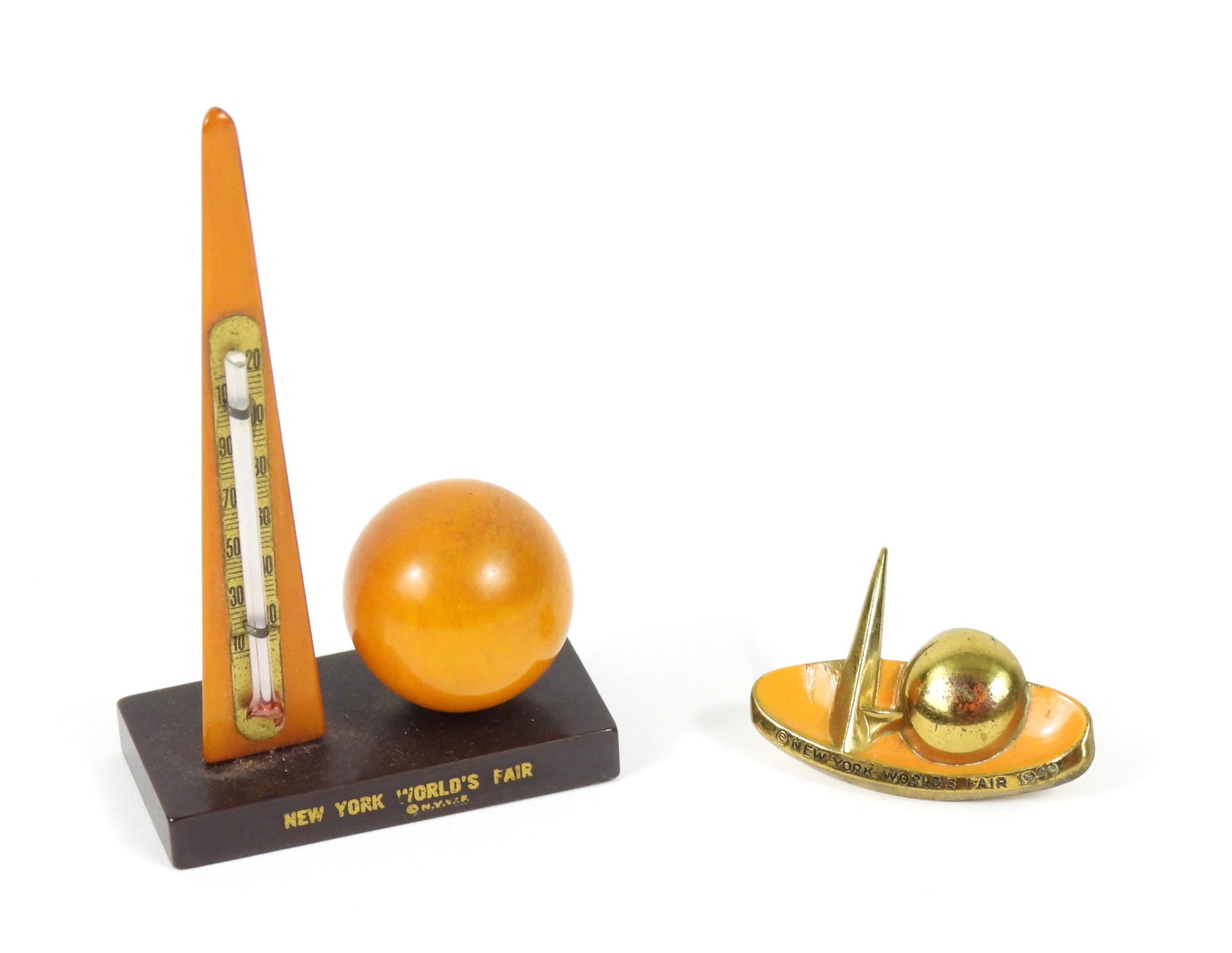 2PC 1939 New York Worlds Fair Souvenir Group (1 of 7)