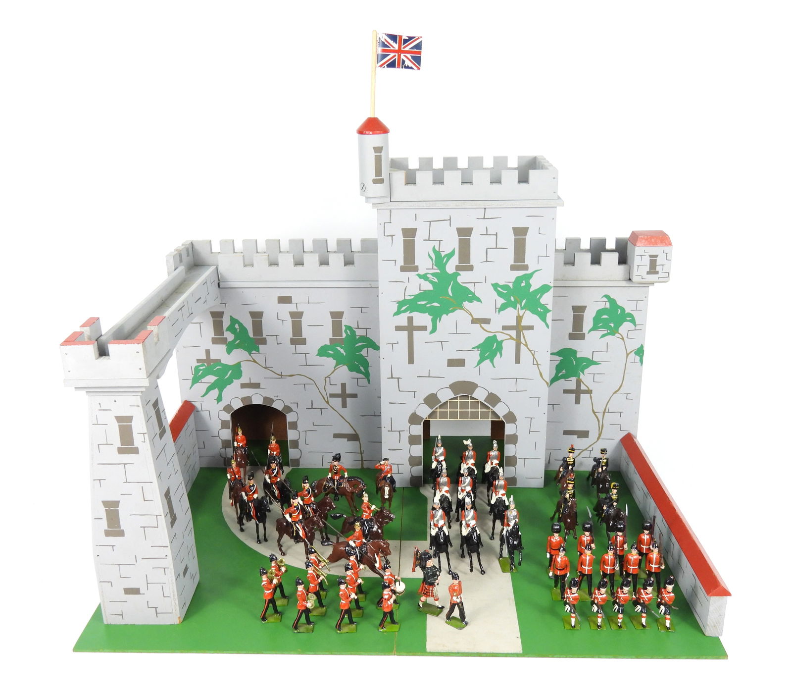 Vintage Set of Britains Solders With Castle (1 of 14)