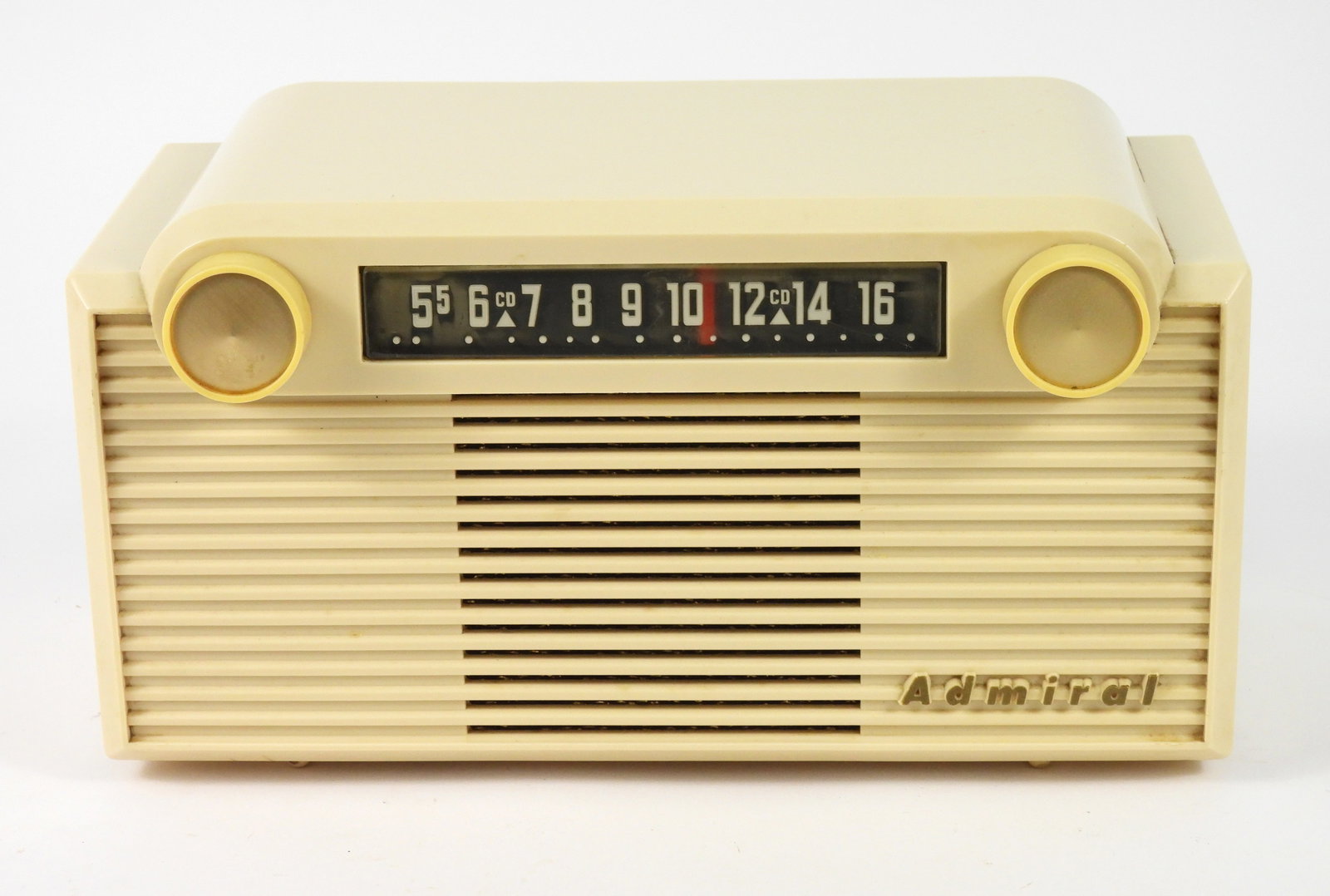 1950s Admiral Model 5G33N AM Radio (1 of 5)