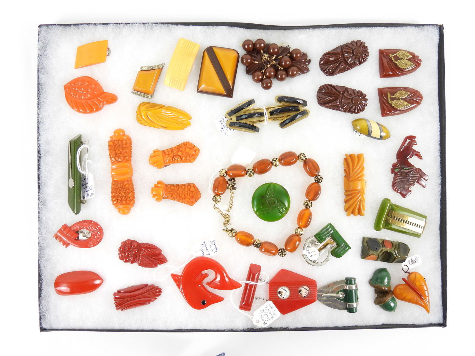 30PC Lady's Estate Bakelite Jewelry Collection (1 of 6)