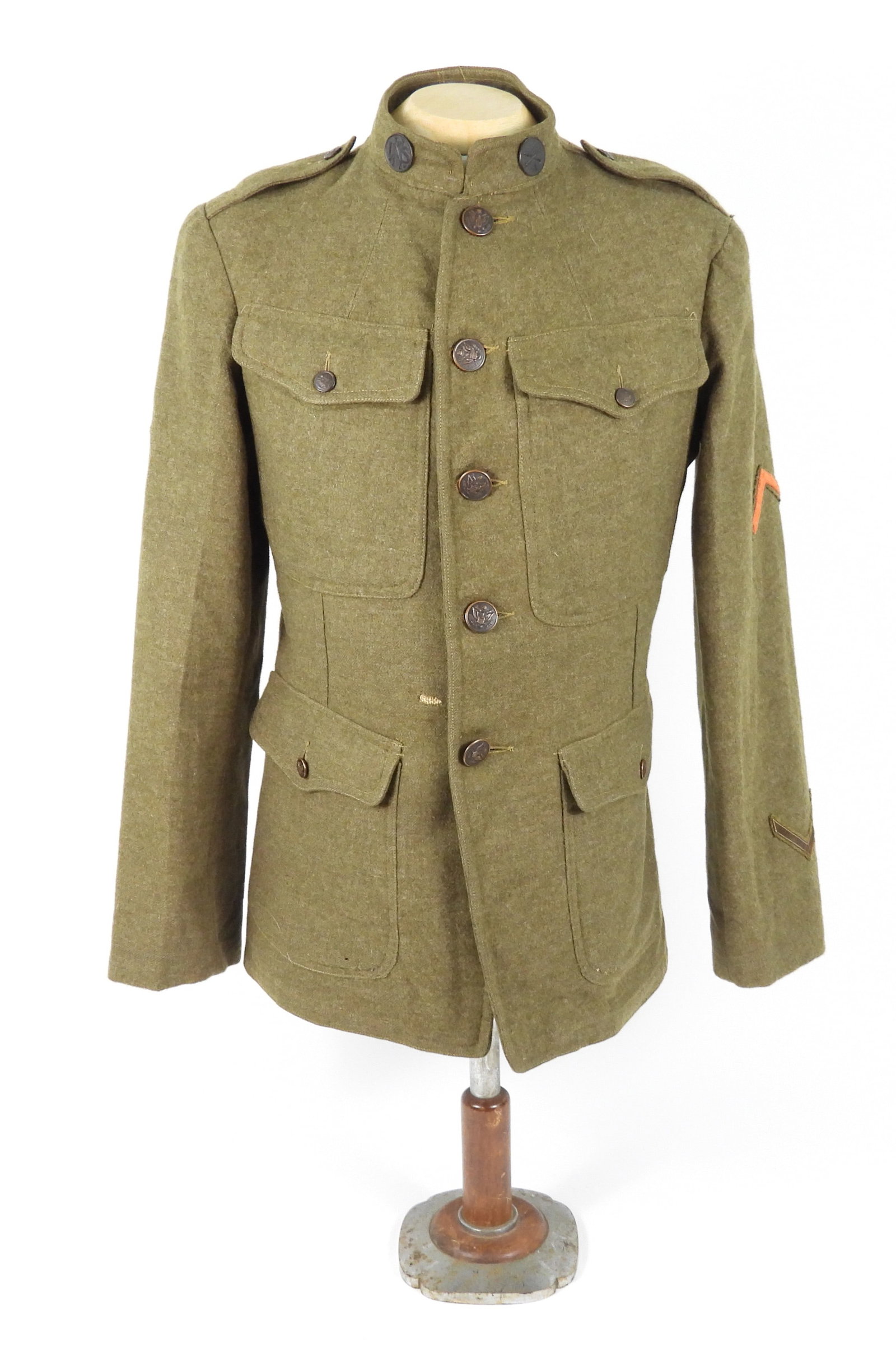 US WWI 350th Field Artillery, 92nd Division Tunic: United States. An OD twill woven wool tunic with brown-painted eagle buttons, script "USNA" and artillery "A" screw back collar discs, a 350th Field Artillery regimental insignia with a red wool squar