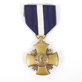 Navy Cross Metal With Ribbon