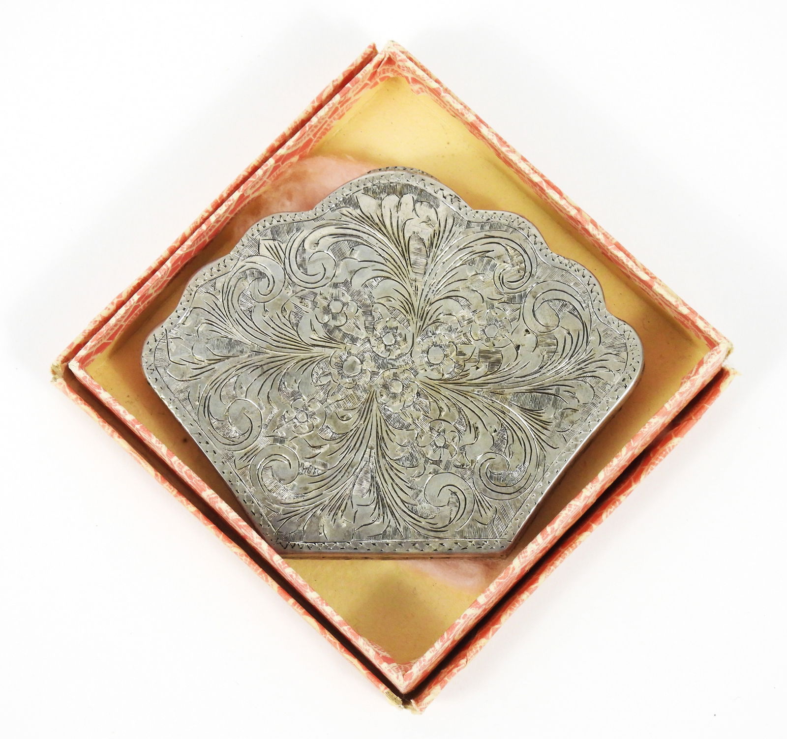 19C 800 Silver Shell Shaped Compact (1 of 9)