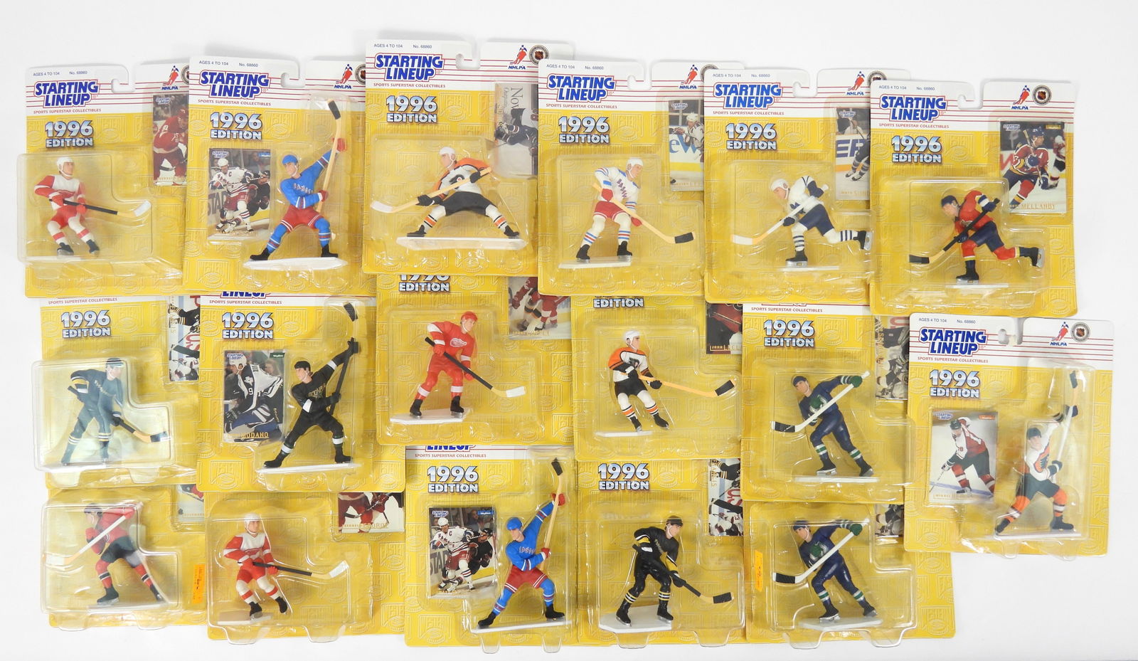 17PC Kenner Starting Lineup Hockey Figures: Seventeen Starting Lineup hockey figures including Ron Francis, Sergei Fedorov, Stephane Richer, Mark Messier, Mats Sundin, and others. Each 9" t x 8" w x 2" d