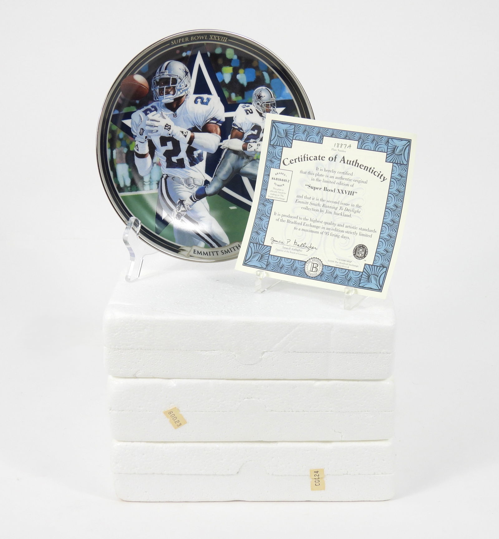 3PC Bradford Editions Emmitt Smith Collector Set: Three Emmitt Smith: Running to Daylight plates including Season Finale-1993, Super Bowl XXVII, and Super Bowl XXVIII. Each 8" dia.