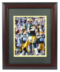 NFL Brett Favre Signed Photograph Framed
