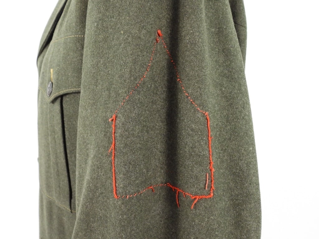 Two US Marine Corps Uniforms - 11