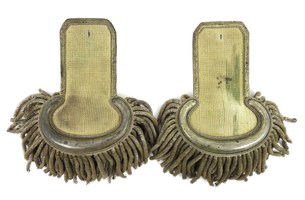 Cased Officer's Epaulets - 3
