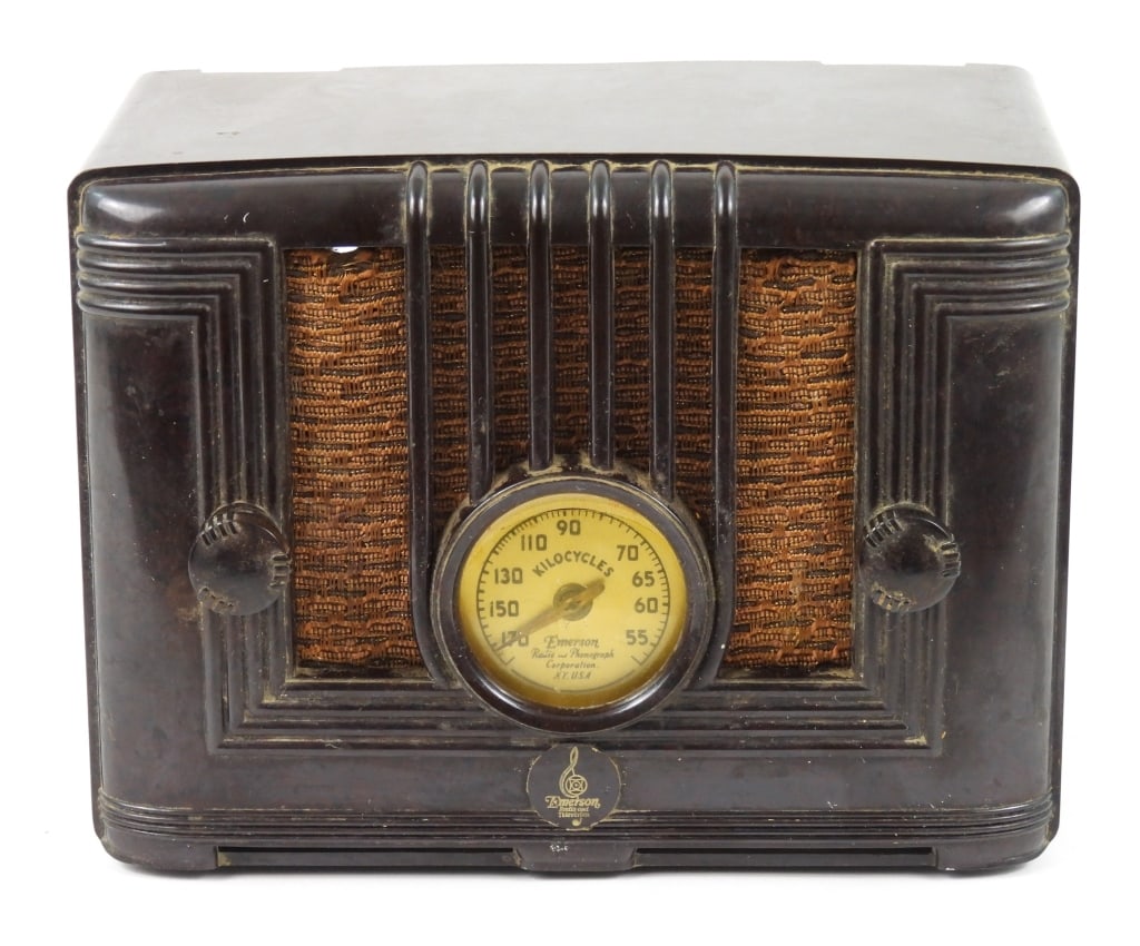 1930s Emerson Bakelite AM Radio: Art Deco style tube radio. Appears to be Model BA-199 though there is no label indicating that model. Toned dial and indicator is not moving. Was not tested due to cord damage. Measures 9-1/2" wide x 