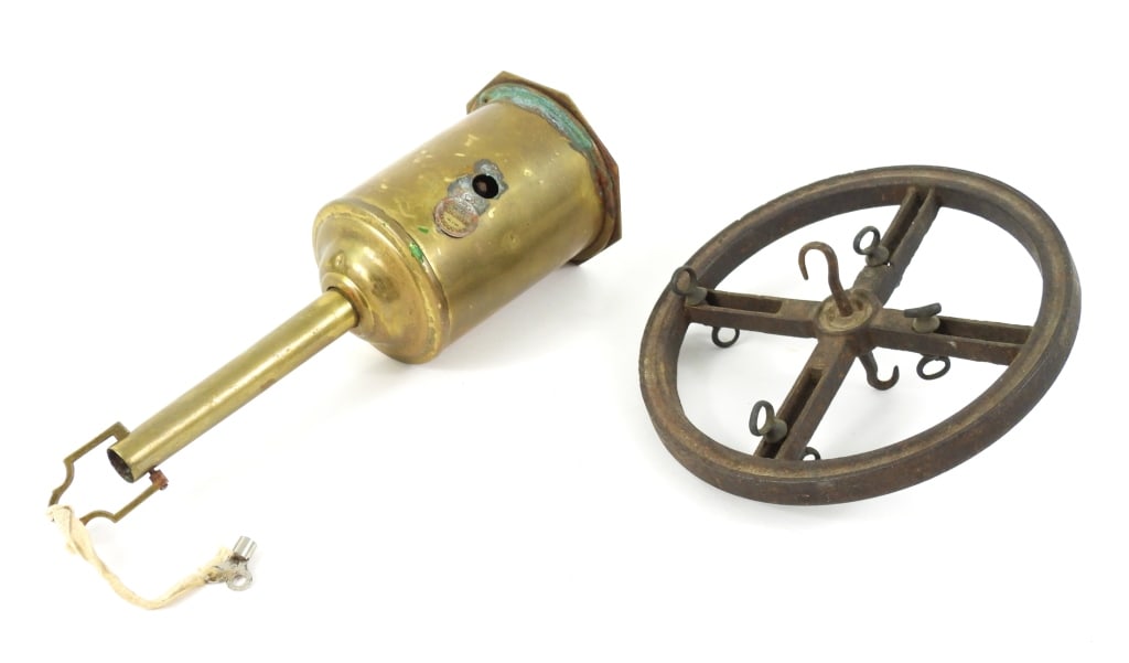 19th Century Salter & CO. Hearth Roaster: Country clockwork wind with key. Includes the scarce hanging disc with adjusting loops. Brass body measures 14" long without hanging rack.