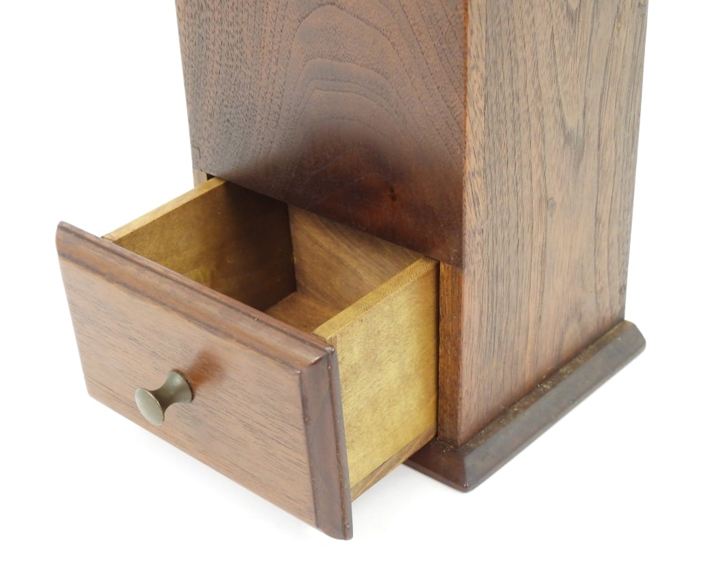 Colonial Williamsburg Hanging Pipe Box - 4