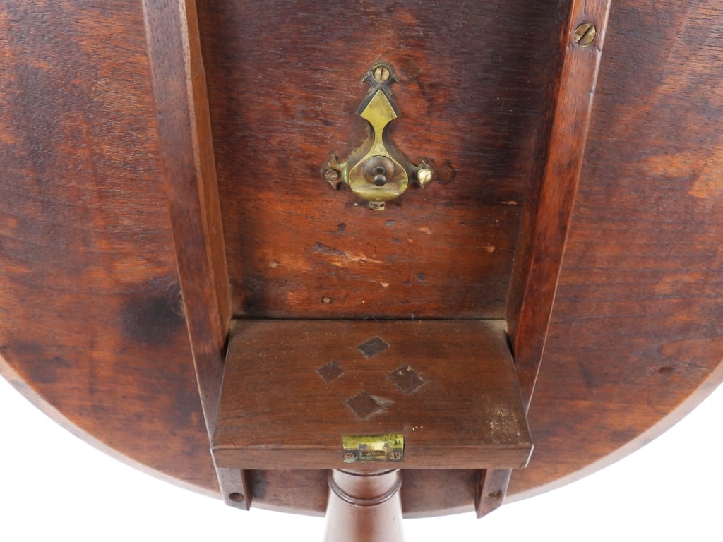 18th-C Queen Anne Tilt Top Tea Table - 5