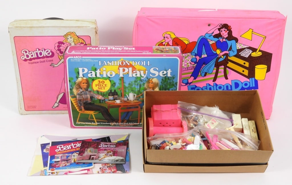 4PC Barbie & Other Play Sets & Carry Cases: Includes an Arco Fashion Doll Patio Set, a Barbie doll carry case with assorted clothes and dolls, a box of assorted pieces and accessories and a G. Pierce Toy Mfg. Co. doll carry case with assorted