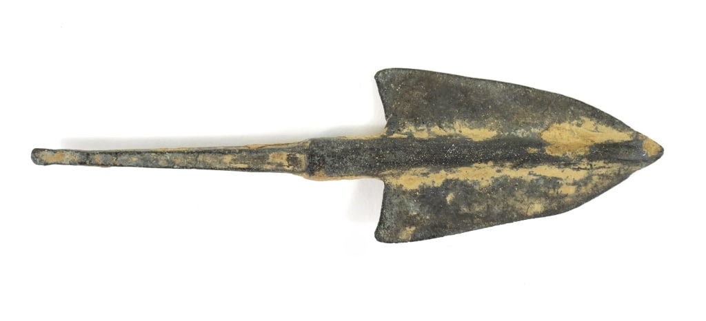 Ancient 1st Millenium Persian Point: Nice form with even wings. Measures 3-9/16" x 1" wide.