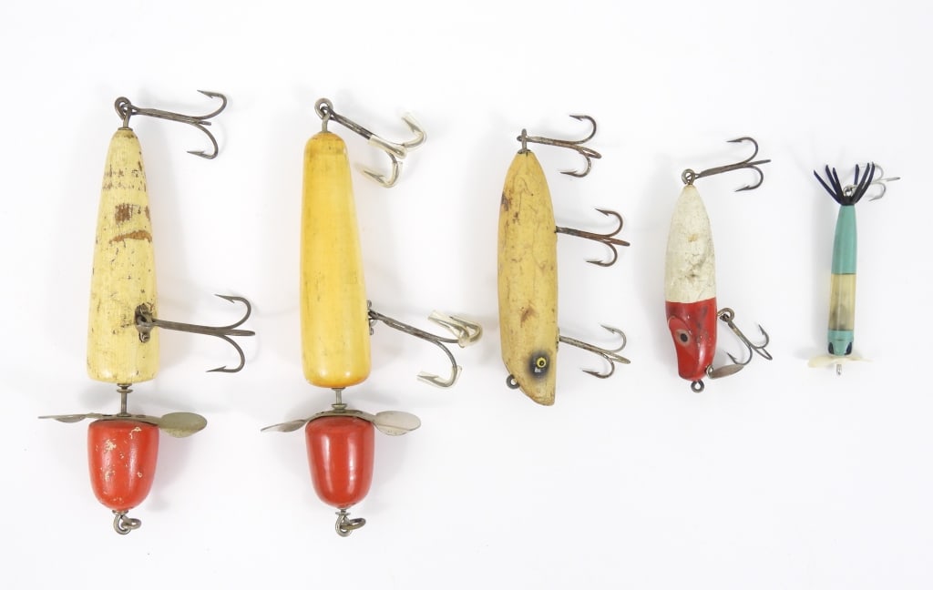 5 Antique Fishing Lures: Appears to be a wood body South Bend #973 style Oreno with a broken glass eye and heavy finish wear. Measures 4" long. A Heddon River Runt style with diving lip and a composite body that has finish we