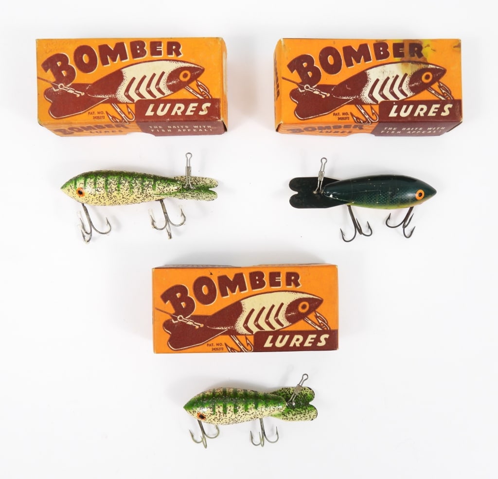 3 Original Boxed Bomber Lures: Each are the deep rear pull divers. 2 have the sparkle pattern one 3-1/2" long has a short tail with directions paper and the other 4" long has a long tail #609 on box. The Perch painted lure