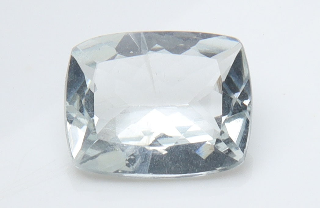 Wonderful 2.30 Cts Natural White Beryl: Gemstone : Natural White BerylOrigin : Brazil Weight : 2.30 caratsDimensions : 10x8 mmShape : Cushion CutColor : WhiteTreatment : No TreatmentTransparency : TransparentClarity : No visible inclusion