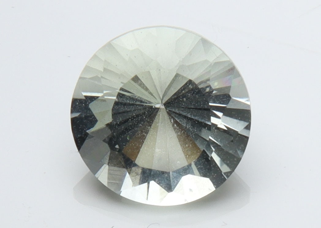 AAA Excellent Cut Natural Green Beryl - 1.37 Cts: Gemstone : Natural Green BerylOrigin : BrazilWeight : 1.37 caratsDimensions : 7.61-7.55x5.02 mmShape : Round CutColor : Mint GreenTransparency : TransparentClarity : No visible inclusion