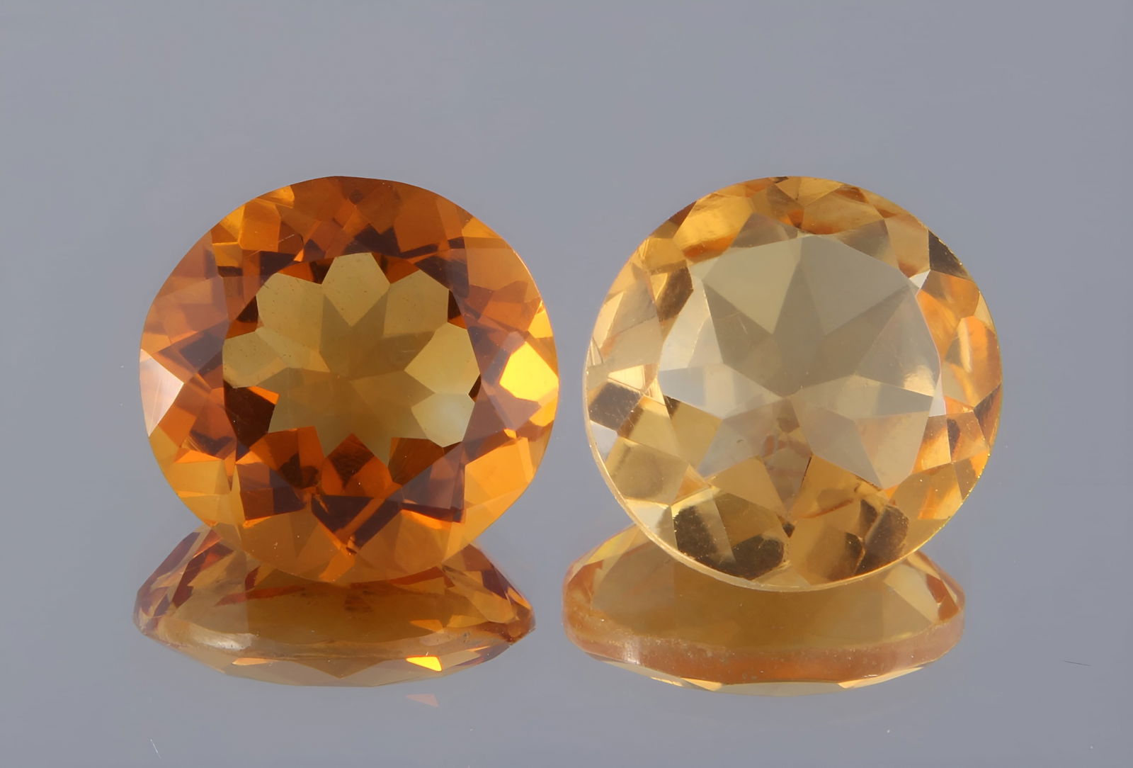 Beautiful " Natural Yellow Citrine " 3.98 Cts Natural Citrine Lot: Gemstone : Natural CitrineOrigin : BrazilWeight : 3.98 caratsMeasurements : 8.85-8.70x4.64 mm, 8.80-8.71x5.03Shape/Cut : Round CutColor : YellowNumber of Stone : 2Transparency : Transparent Clarity :