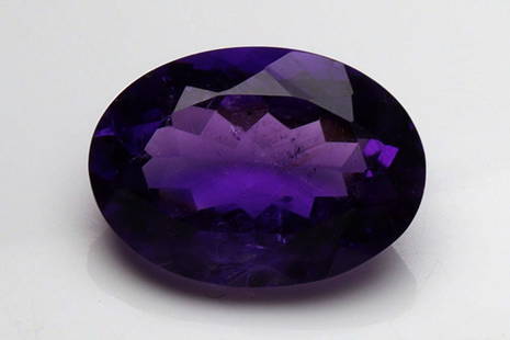 Fabulous " Natural African Amethyst " 4.87 cts Natural Amethyst: Gemstone : Natural AmethystOrigin : AfricaWeight : 4.87 caratsDimensions: 14x10 mmShape/Cut : Oval CutColour: PurpleTransparency: TransparentTreatment: noneClarity: VVS