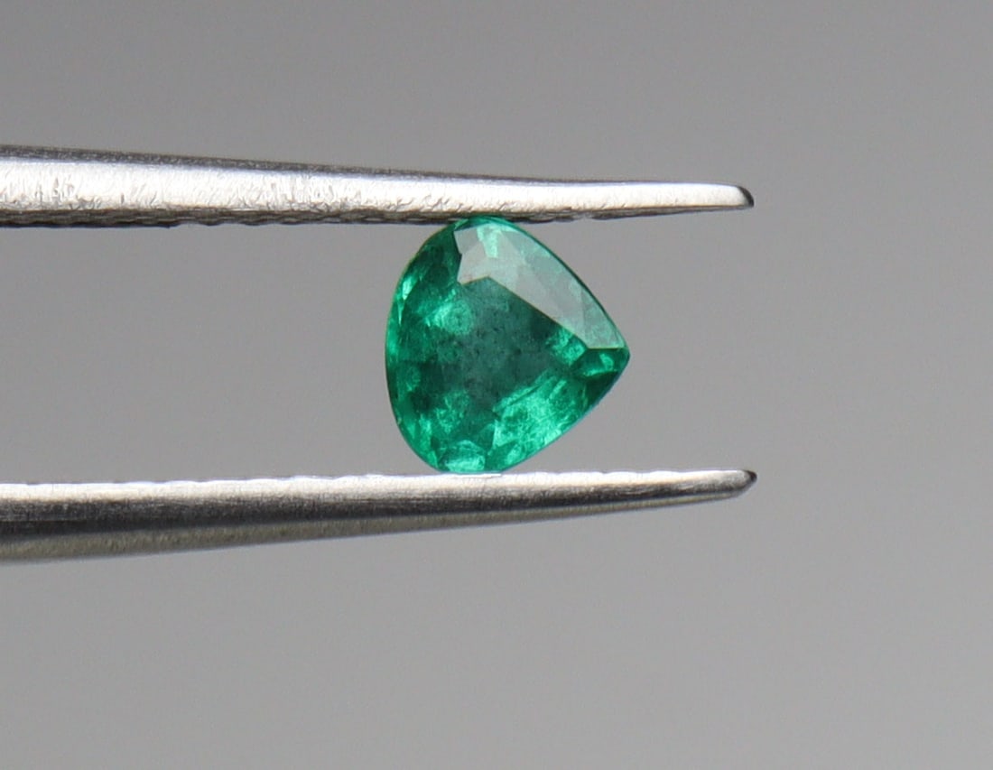 Beautiful 0.43 Cts Natural Emerald (1 of 4)