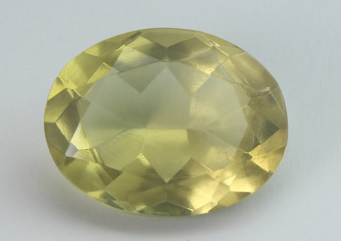Delightful 8.54 Cts Natural Lemon Quartz: Gemstone: Natural Lemon QuartzOrigin: Africa Weight : 8.54 caratsMeasurements: 15.65x12.08x7.47 mmShape / Cut : Oval CutColour: YellowTransparency: transparent Treatment : Heated