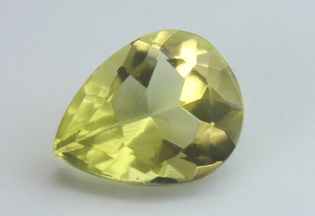 AAA 5.33 Cts Natural Lemon Quartz: Gemstone: Natural Lemon QuartzOrigin: Africa Weight : 5.33 caratsMeasurements: 13.75x10.76x6.92 mmShape / Cut : Pear CutColour: YellowTransparency: transparent Treatment : Heated
