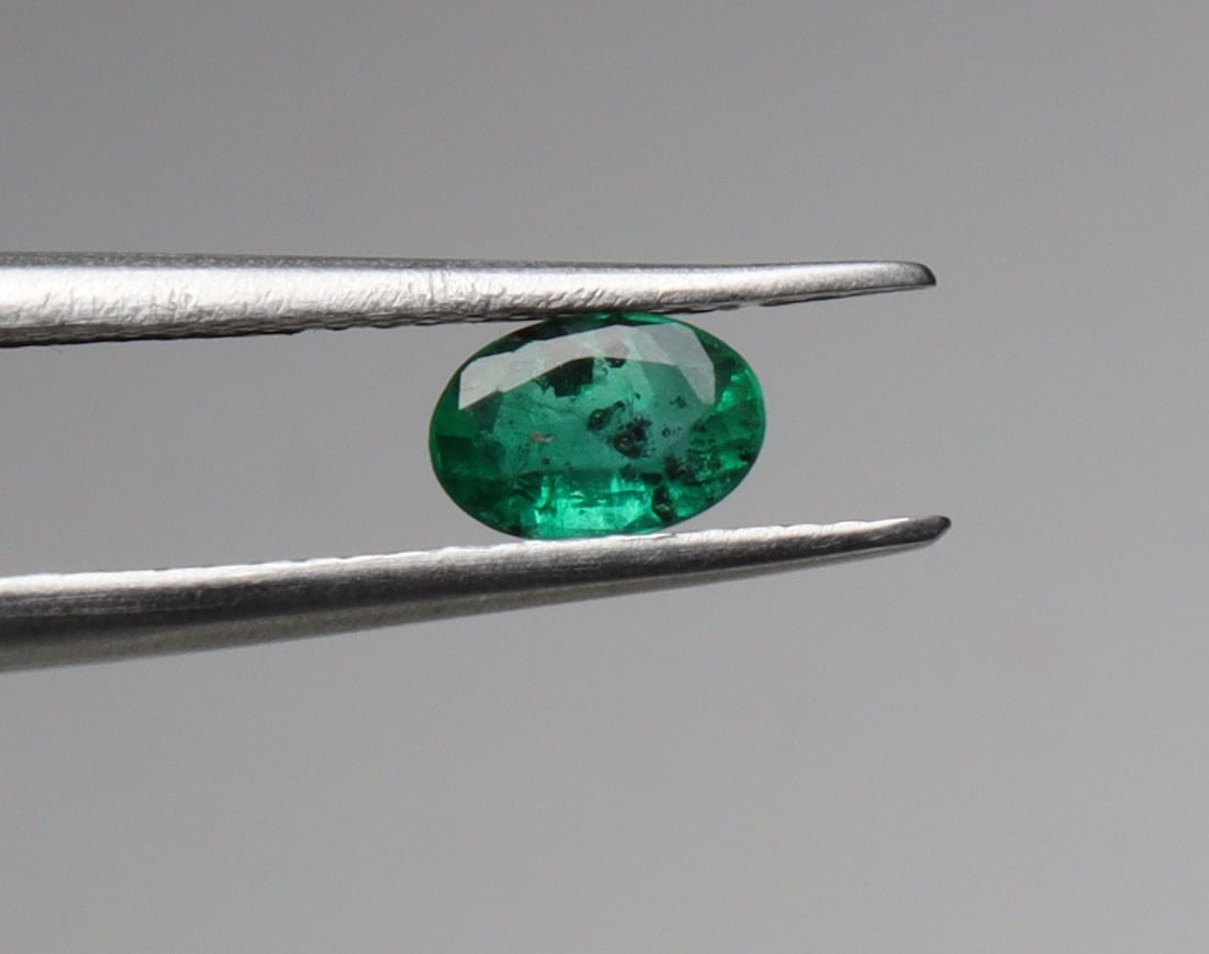 Beautiful 0.38 Cts Natural Emerald (1 of 5)