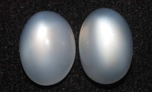 Gorgeous 8.19 Cts Natural White Moonstone Pair: Gemstone : Natural MoonstoneShape : Oval CabochonWeight : 8.19 caratsMeasurements : 11x8 mmColor : WhiteNumber Of Stone : 2Treatment : NoneTransparency : TranslucentOrigin : IndiaClarity : VVS