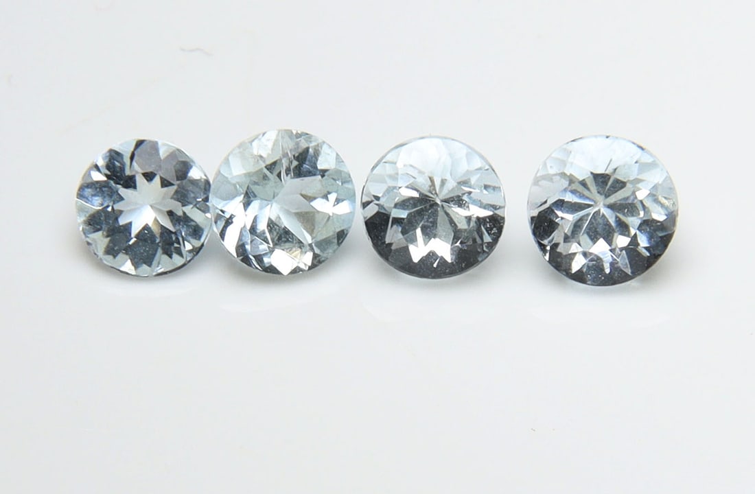 Gorgeous " Natural Aquamarine " 1.10 Cts Natural Aquamarine Pair: Gemstone : Natural AquamarineOrigin : Africa Weight : 1.10 caratsDimensions : 4x4 mmShape : Round Cut Number of Stone : 4Color : Light, BlueTreatment : No TreatmentTransparency : TransparentClarity : 