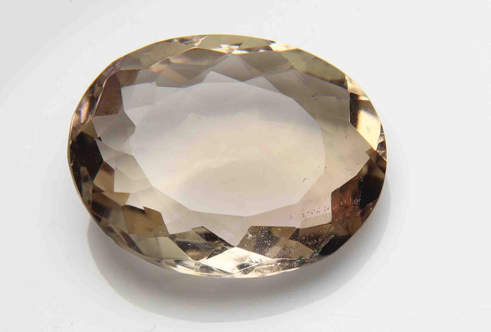 Stunning 9.52 Cts Natural Ametrine: Gemstone : Natural AmetrineShape and Cut : Oval CutWeight : 9.52 caratsMeasurements : 17.60x13.82x6.17 mm Color : Purple YellowTransparency : TransparentTreatment : NonOrigin : Africa