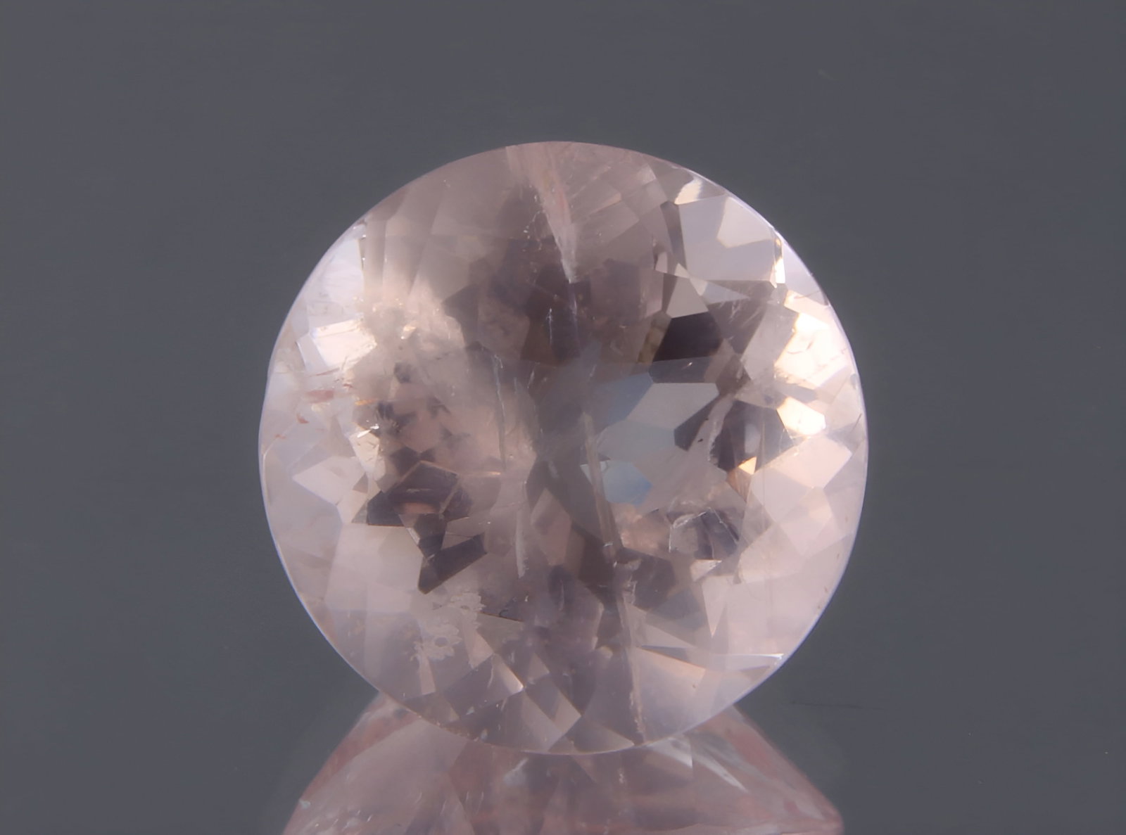 Beautiful Natural Pech Pink Morganite - 1.68 Cts: Gemstone : Natural Morganite Shape and cut : Round Cut Weight : 1.68 carats Measurements : 8x8 mm, Color : Peach Pink Transparency : Transparent Treatment : No Treatment Origin : Madagascar Clarity :