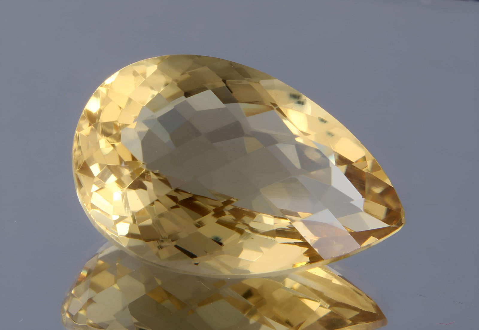 AAA 11.74 Cts Natural Lemon Quartz: Gemstone : Natural Lemon Quartz Shape and cut : Pear Cut Origin : Africa Weight : 11.74 carats Measurements : 19.36x12.84x8.91 mm Color : Yellow Transparency : Transparent Treatment : Heated Clarity :