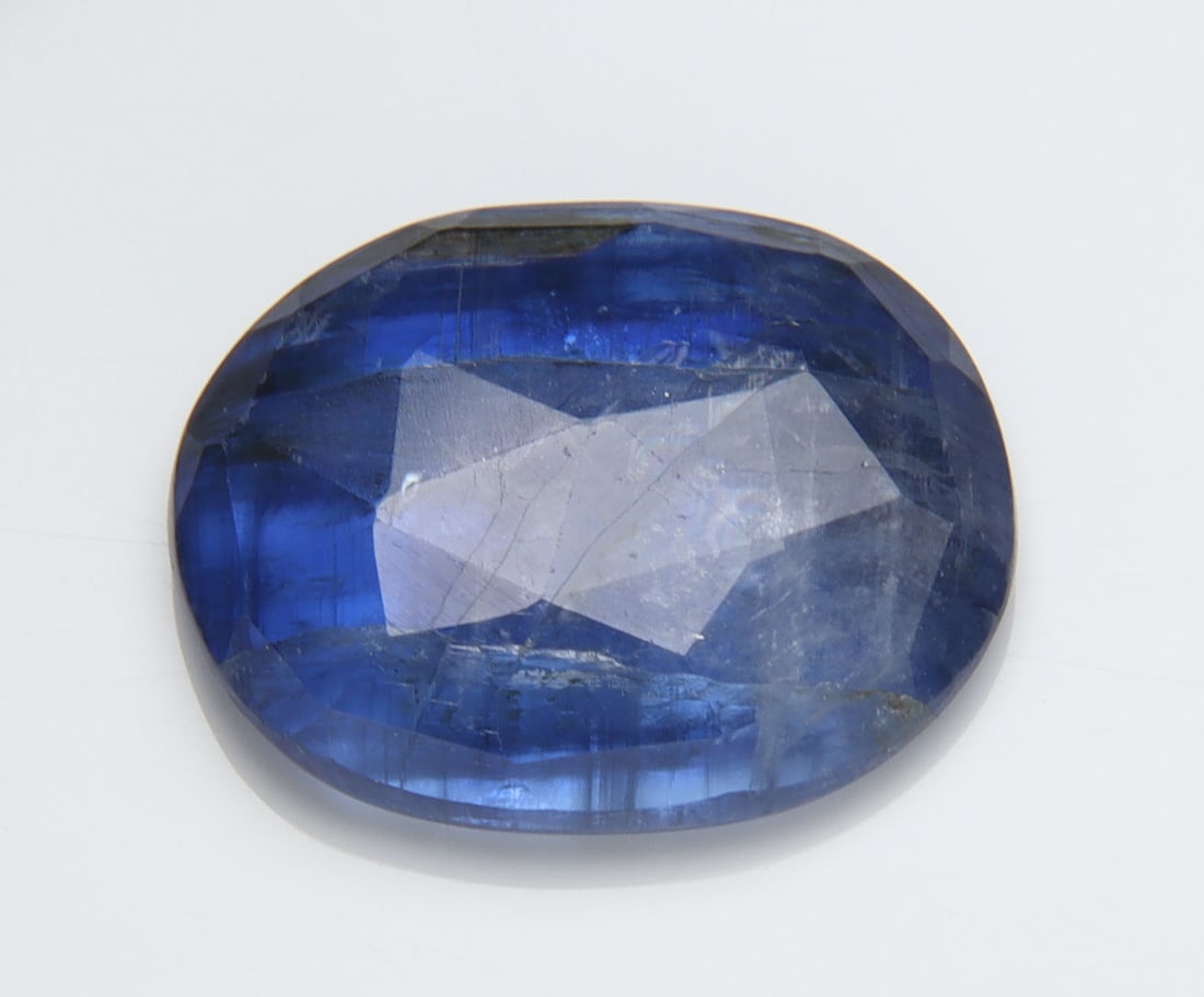 LOvely 6.92 Cts Natural Kyanite: Gemstone : Natural Kyanite Shape and cut : Oval Rosecut Weight : 6.92 Carats Measurements : 14.43x11.47x3.81 mm Colour : Blue Transparency : Transparent Treatment : No Treatment Origin : Nepal Clarity