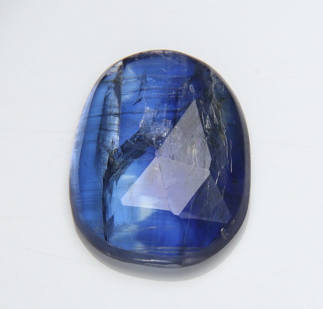 Beautiful 5.52 Cts Natural Kyanite: Gemstone : Natural Kyanite Shape and cut : Fancy Cut Weight : 5.52 Carats Measurements : 14x11 mm Colour : Blue Transparency : Transparent Treatment : No Treatment Origin : Nepal Clarity : VVS Shippin