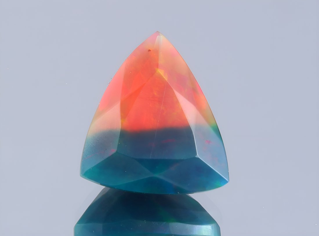 Beautiful 1.35 Cts Natural Bi-Colour Ethiopan Opal (1 of 8)