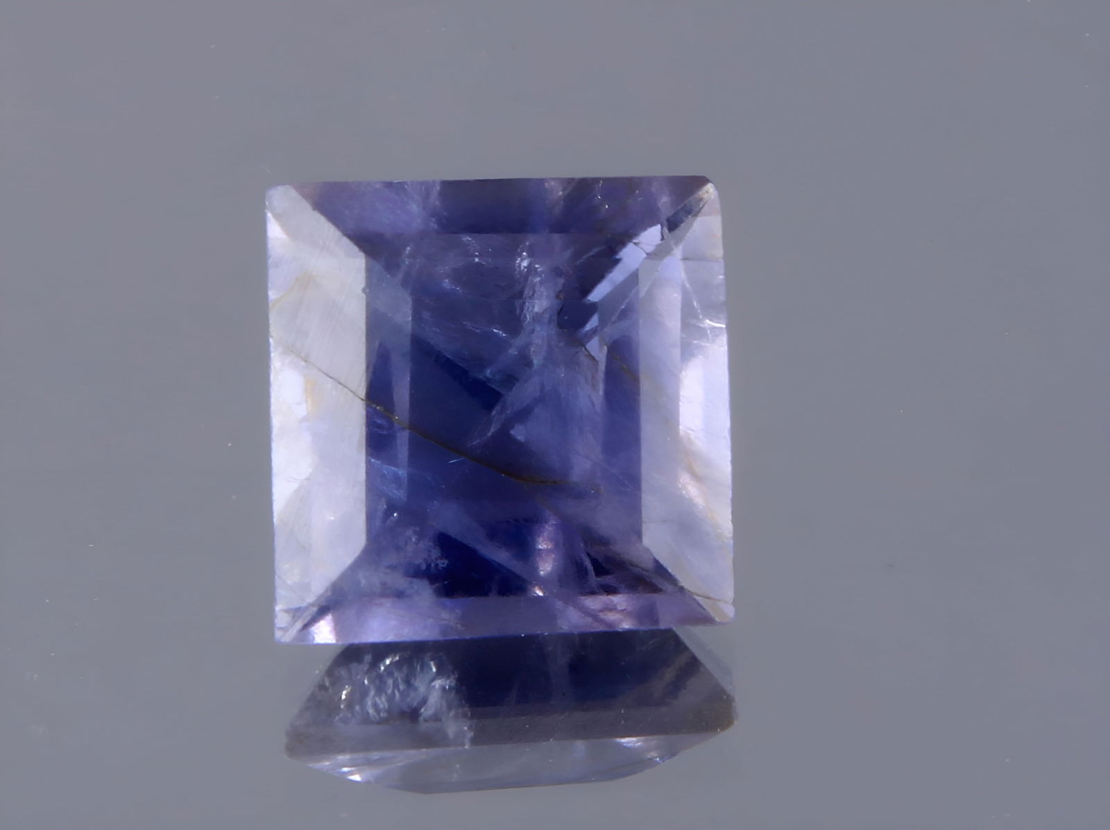 Beautiful " Natural Iolite Violet " 1.27 Cts Natural Iolite (1 of 4)