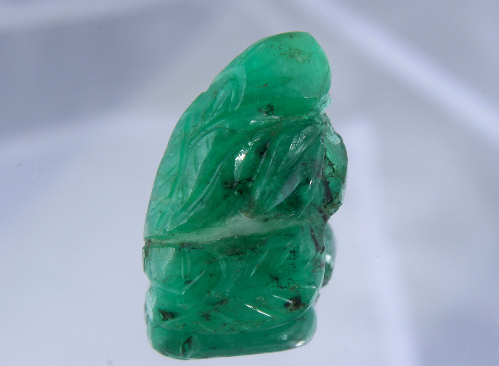 Lovely " Natural Carving Emerald " 12.81 Cts Natural Carving Emerald: Gemstone : Natural Emerald Origin : Zambia Weight : 12.81 carat total Dimensions : 22x13 mm, Shape : Fancy Carving Cut Color : Green Transparency : Transparent Clarity Some Natural Inclusions are Visi