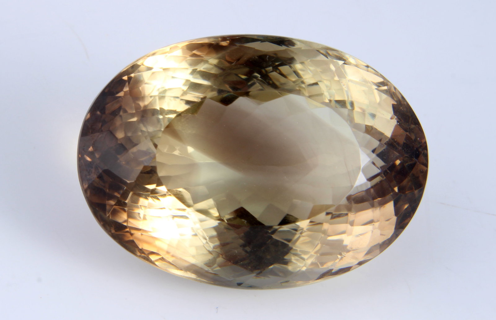 Gorgeous " Natural Lemon Quartz " 99.53 cts Natural Lemon Quartz: Gemstone: Natural Lemon QuartzOrigin: Africa Weight : 99.53 caratsMeasurements: 33x24 mm, Shape / Cut : OVal Cut Colour: Yellow Transparency: transparent Treatment : Nont: none Shipping-: Flat rate of