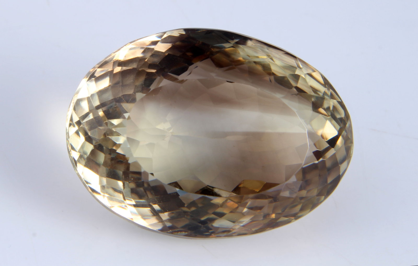Beautiful " Natural Lemon Quartz " 67.50 cts Natural Lemon Quartz: Gemstone: Natural Lemon QuartzOrigin: Africa Weight : 67.50 caratsMeasurements: 28x21 mm, Shape / Cut : OVal Cut Colour: Yellow Transparency: transparent Treatment : Nont: none Shipping-: Flat rate of
