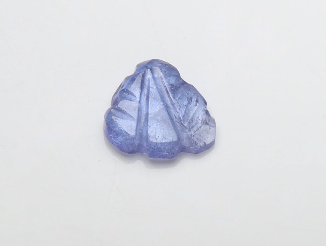 Beautiful " Natural Tanzanite Carving " 1.18 Cts Natural Tanzanite Carving: Gemstone : Natural Tanzanite CarvingOrigin: Tanzania Weight : 1.18 carats Dimensions : 7x8 mm Shape/Cut: Pear Cut Color : Violetish Blue Transparency: transparent Treatment: none Shipping-: Flat rate 