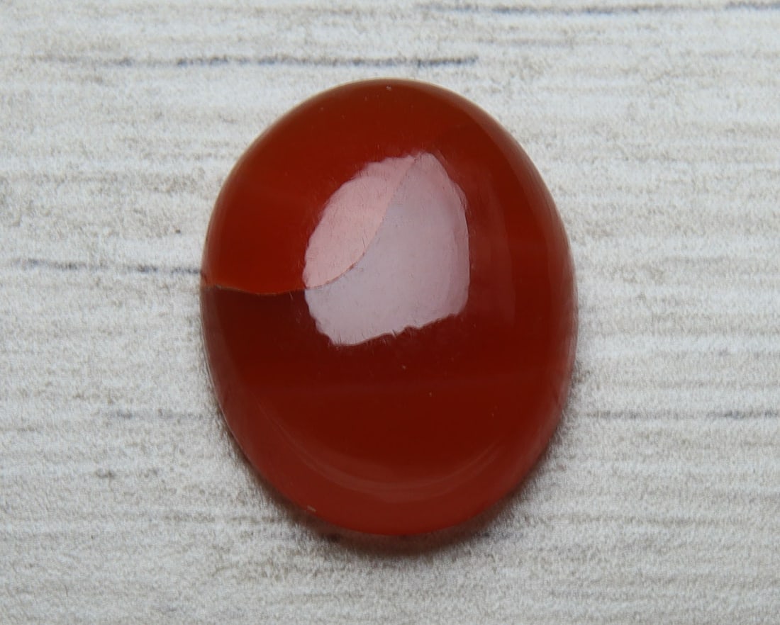 Wonderful " Natural Carnelian " 8.15 Cts Natural Carnelian: Gemstone : Natural Carnelian Weight : 8.15 carat Shape : Oval Cabochon Dimensions : 16x13 mm Color : Orange Origin : India Treatment : Heated Transparency : Translucent Shipping-: Flat rate of $7.00 t